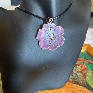 VTG Iridescent Purple Flower Necklace with Pearlescent Pendant stain glass